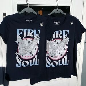 Juniors sizing navy blue graphic tshirt